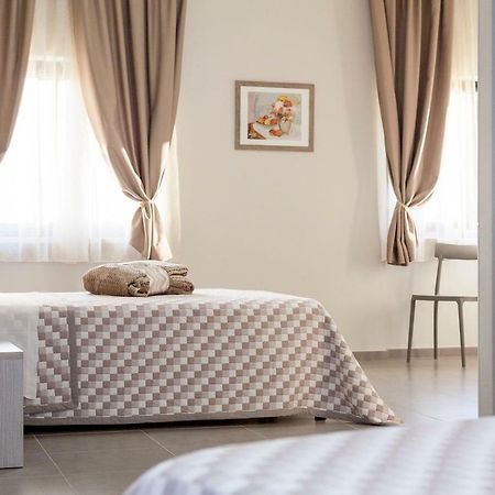 Riviera Hub Hotel Cisano sul Neva Eksteriør billede