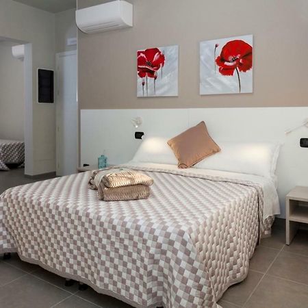 Riviera Hub Hotel Cisano sul Neva Eksteriør billede