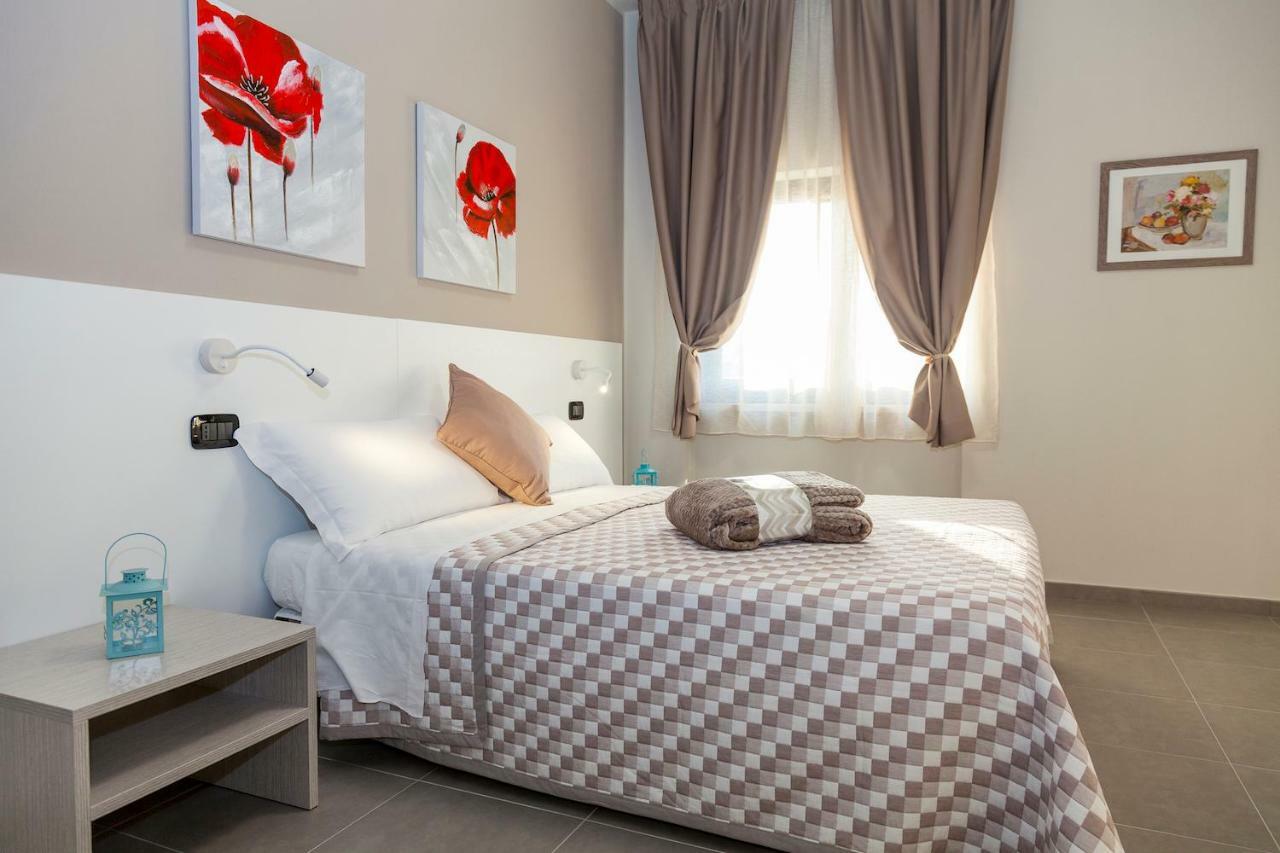 Riviera Hub Hotel Cisano sul Neva Eksteriør billede