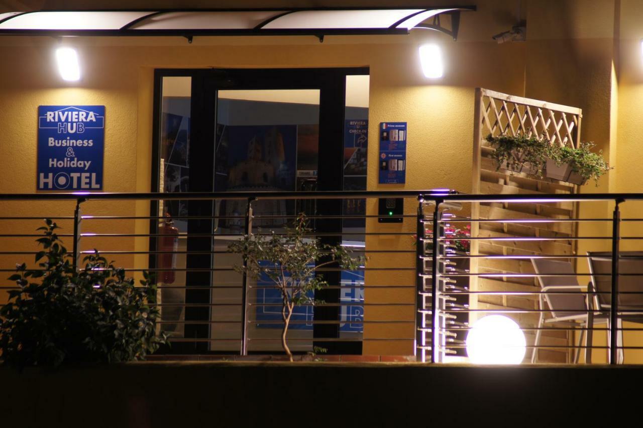 Riviera Hub Hotel Cisano sul Neva Eksteriør billede