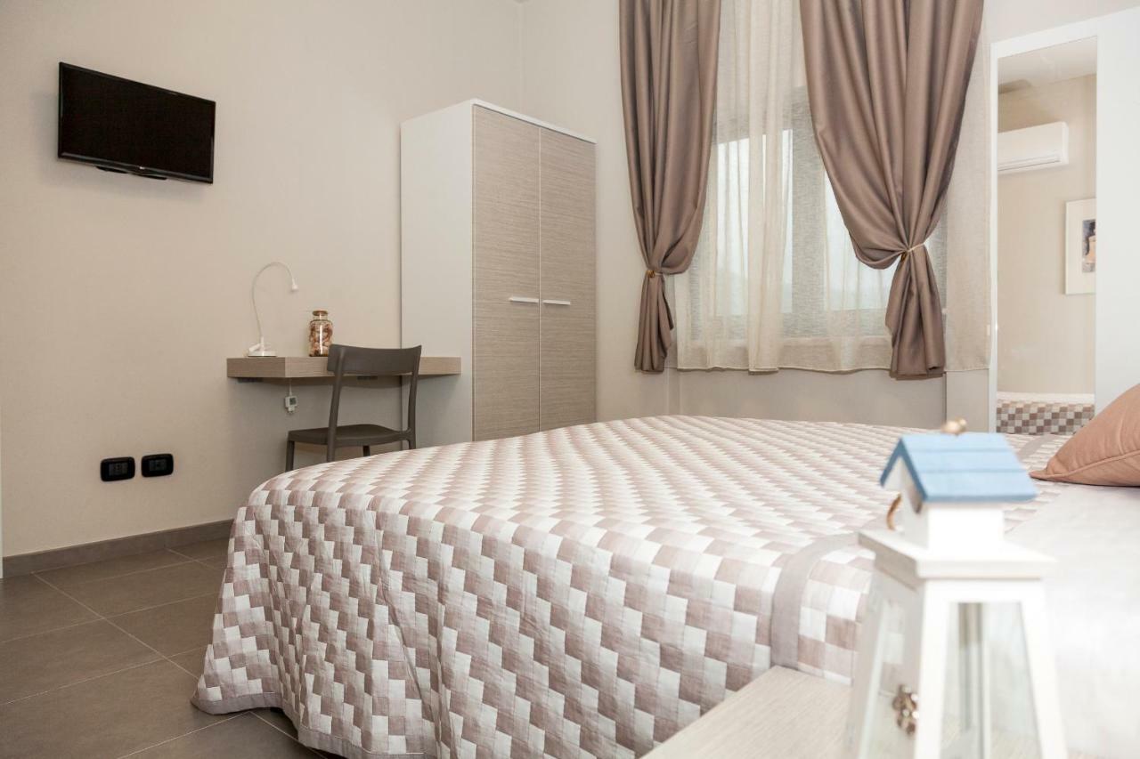 Riviera Hub Hotel Cisano sul Neva Eksteriør billede