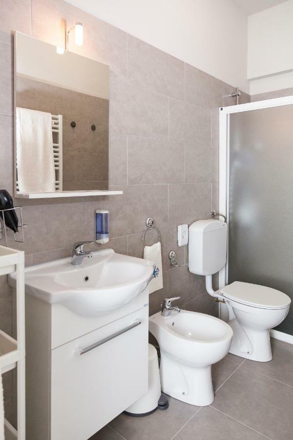 Riviera Hub Hotel Cisano sul Neva Eksteriør billede