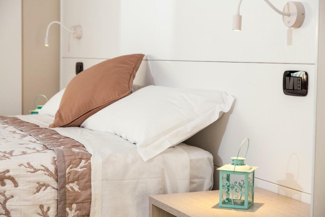Riviera Hub Hotel Cisano sul Neva Eksteriør billede
