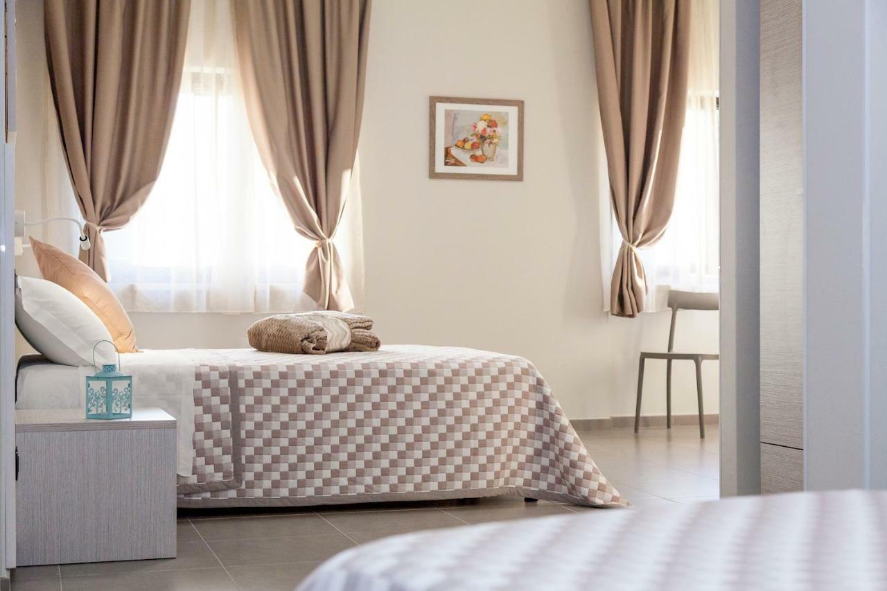 Riviera Hub Hotel Cisano sul Neva Eksteriør billede