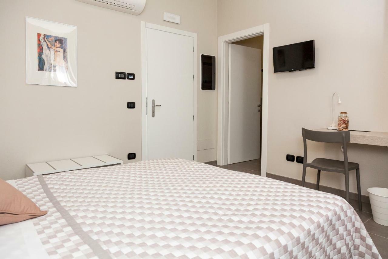 Riviera Hub Hotel Cisano sul Neva Eksteriør billede