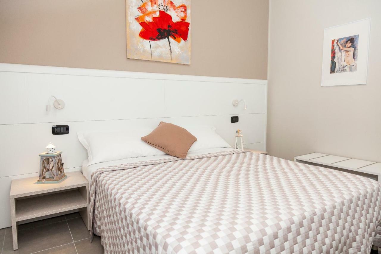 Riviera Hub Hotel Cisano sul Neva Eksteriør billede