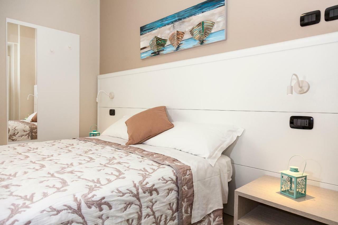 Riviera Hub Hotel Cisano sul Neva Eksteriør billede